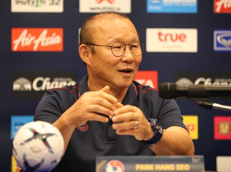 HLV Park Hang Seo cho rằng trận chung kết King's Cup là cuộc đối đầu giữa tuyển Việt Nam và Thái Lan. Ảnh: Song Ngư